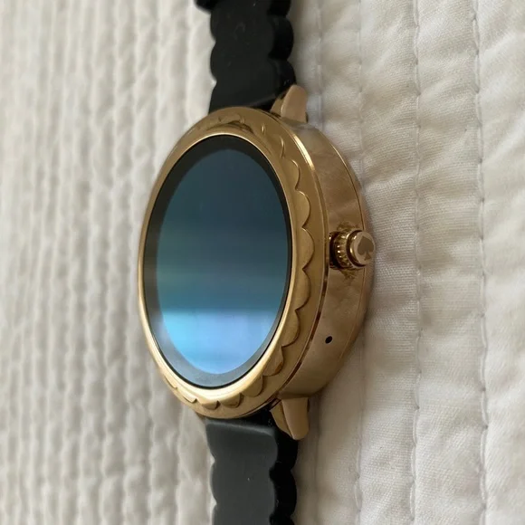 Kate Spade Scallop Smartwatch